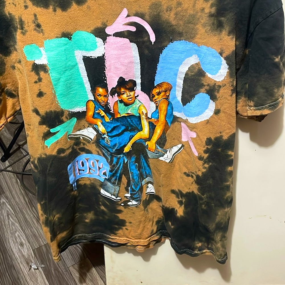 It has been worn a couple times it’s in great shape!!